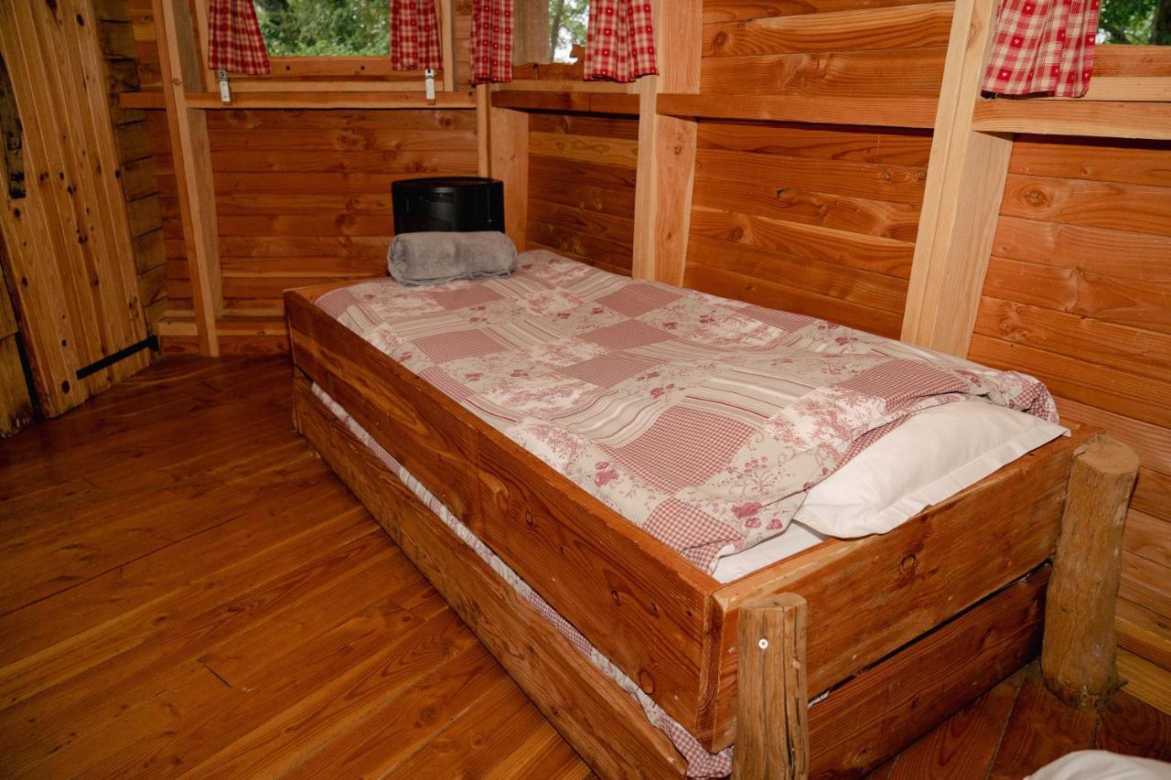 Cabane Perchee Dans Les Arbres Saint-Hilaire-en-Morvan المظهر الخارجي الصورة